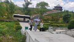 <b>不畏炎暑，参观领导促提升</b>